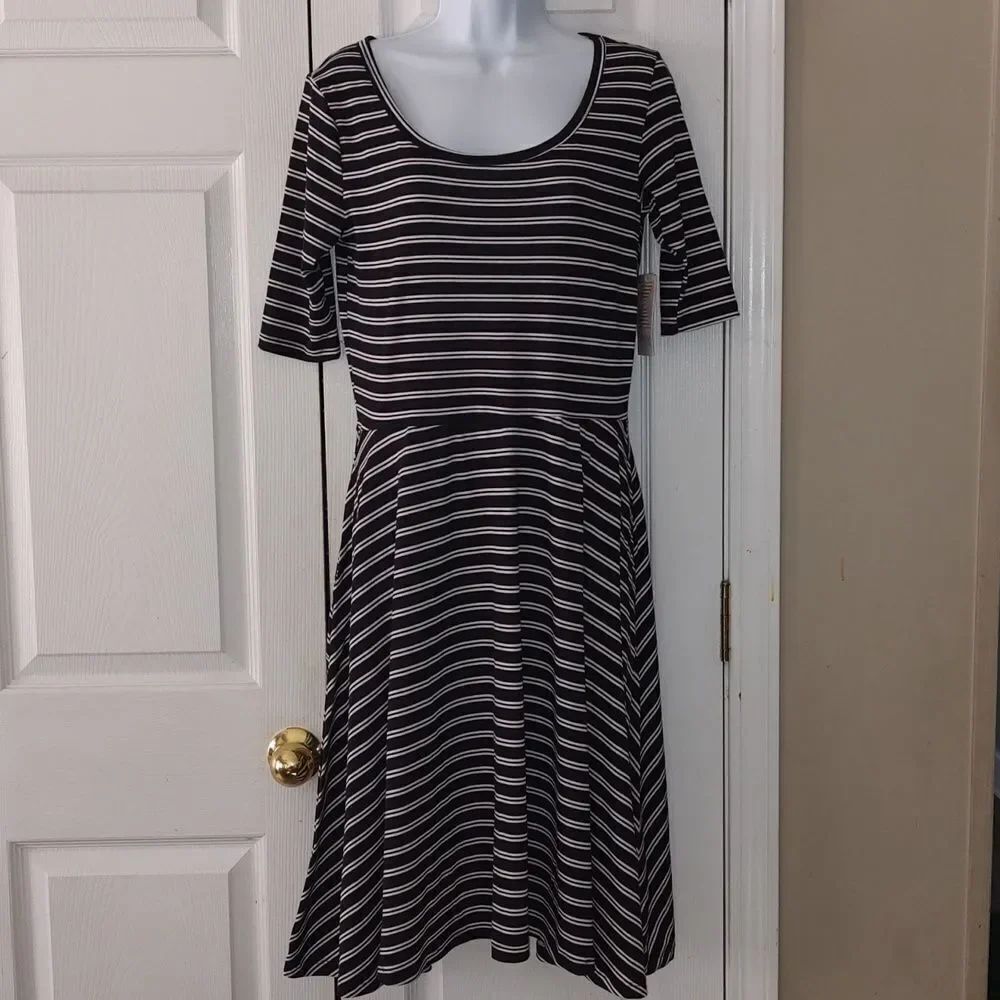 LulaRoe black and white striped Nicole pocket dress  Sz L NWT